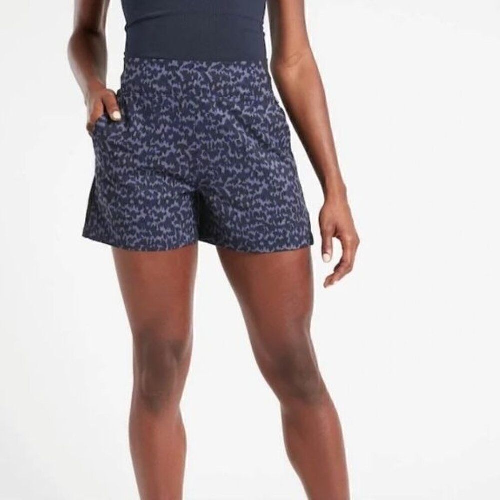 NWT! Athleta Brooklyn Printed Short Size 18